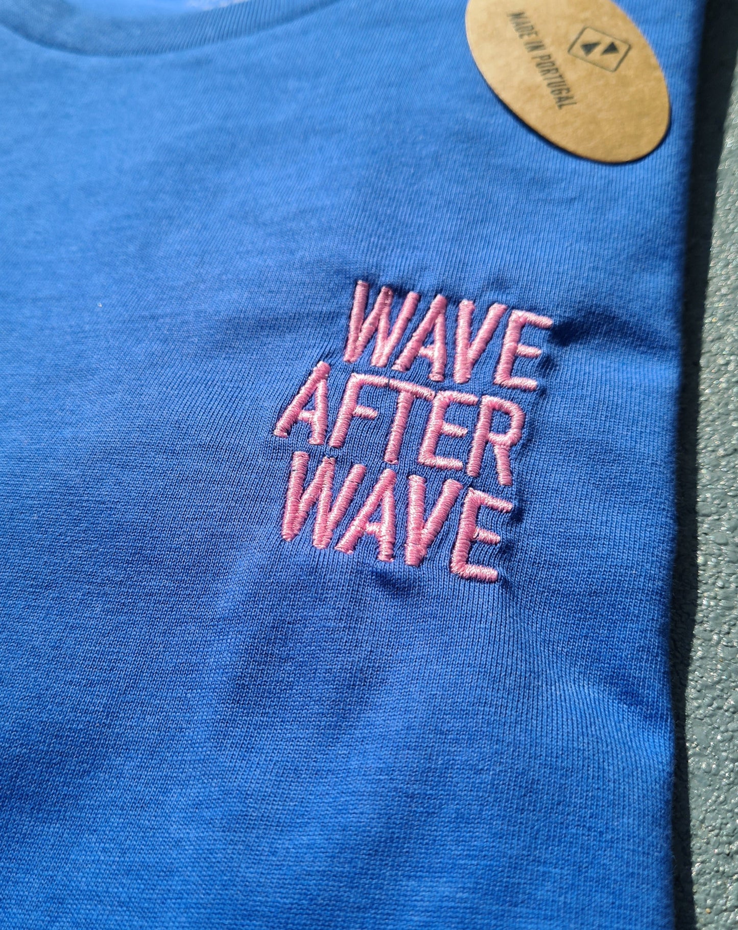 "Wave after Wave" Unisex-Shirt in Amethyst Blue