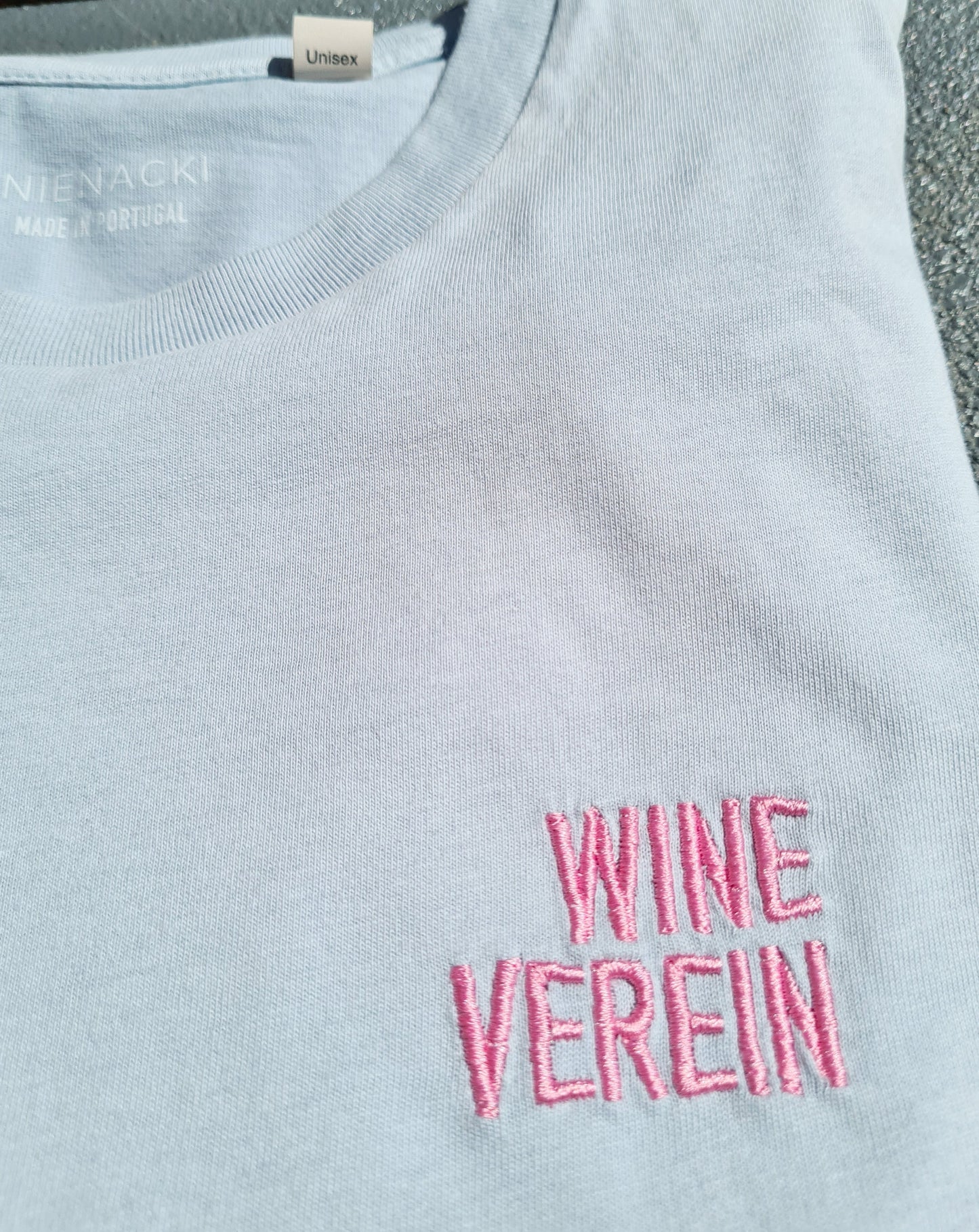 "Wine Verein" Unisex-Shirt in Arctic Blue